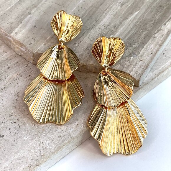 NEW~ Anthropologie Shashi Petals Gold Dangle Earrings - Picture 5 of 9